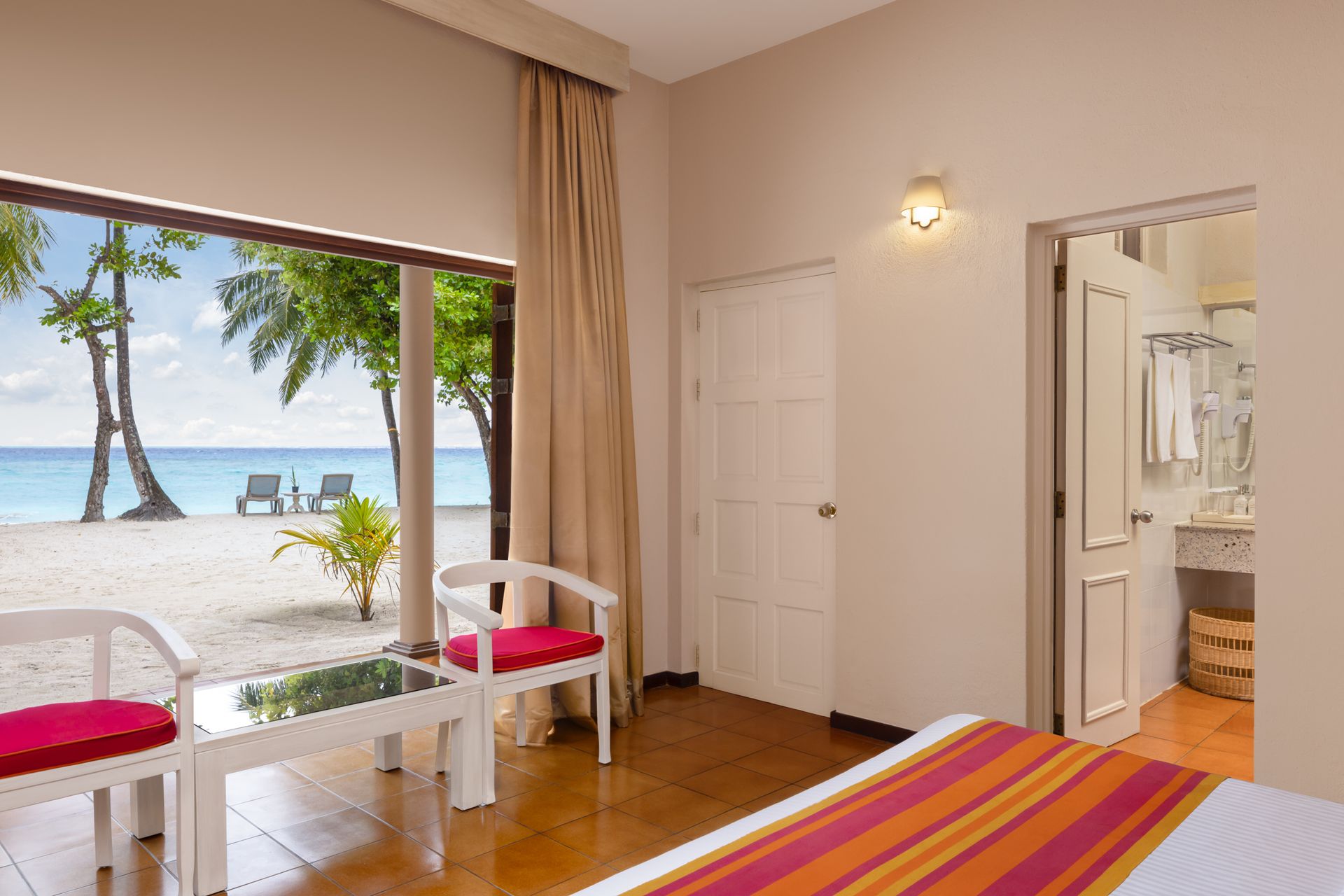 Adaaran Club Rannalhi Classic Beach View Rooms